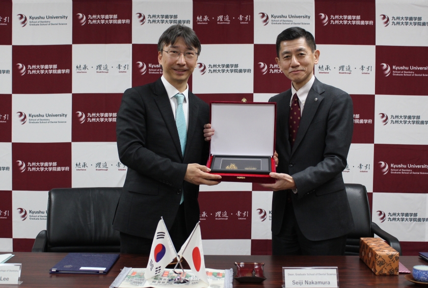 九州大学　歯学部　設立記念　文鎮 九州大学 歯学部 設立記念 文鎮